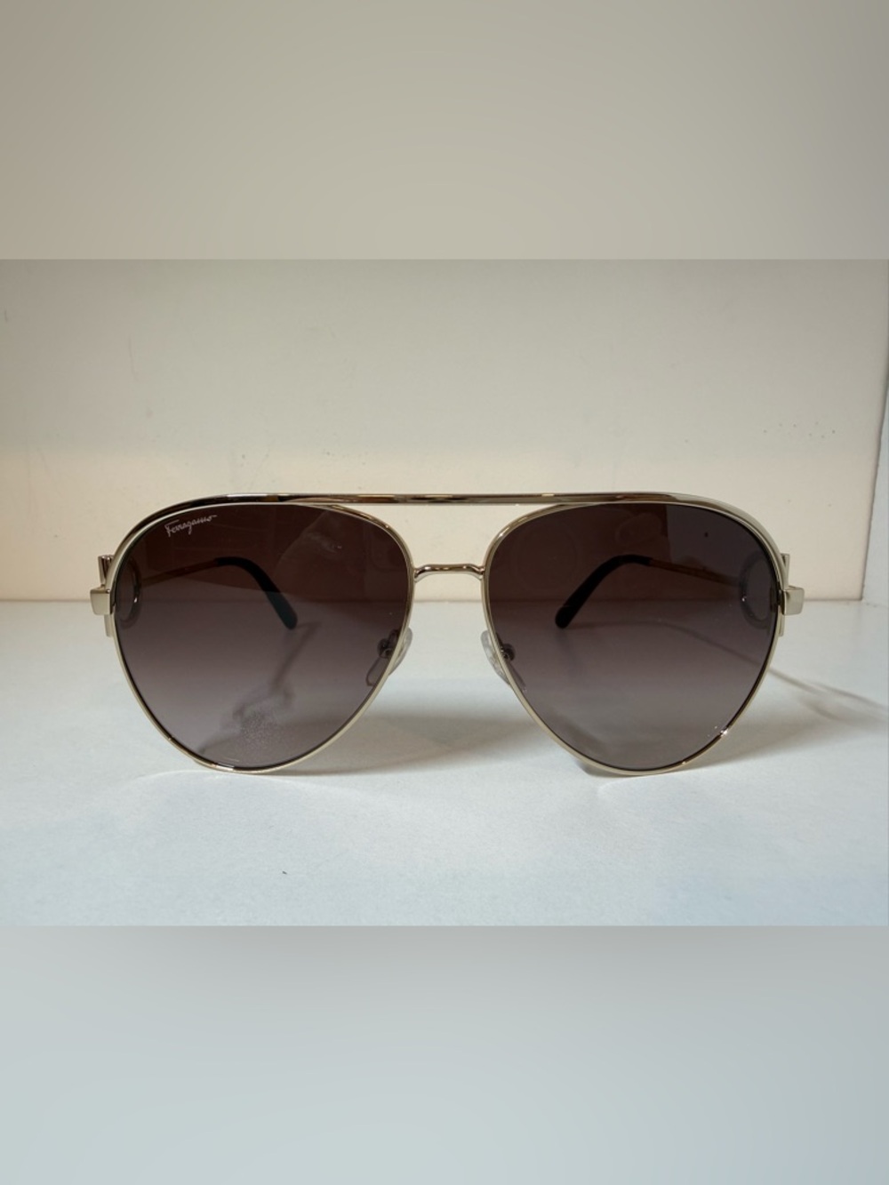 New Ferragamo women’s aviators sunglasses, rose gold/grey gradient